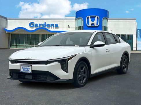 Used 2025 Kia K4 FWD image 3