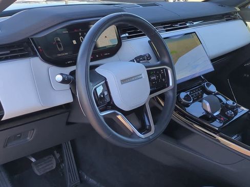Used 2023 Land Rover Range Rover Sport SE image 2