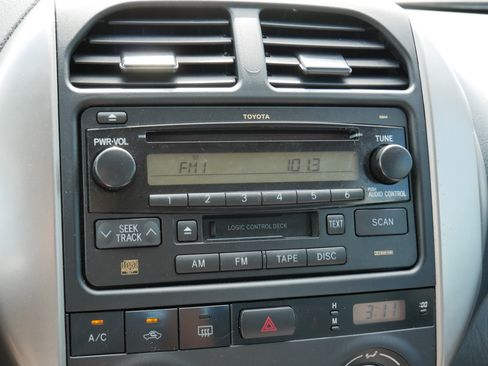Used 2004 Toyota RAV4 4WD image 22