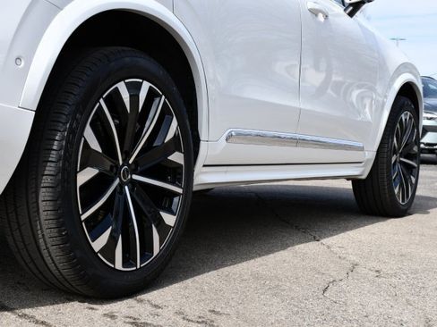 Certified 2025 Volvo XC90 B6 Plus image 9