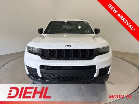 Used 2024 Jeep Grand Cherokee L Altitude image 2