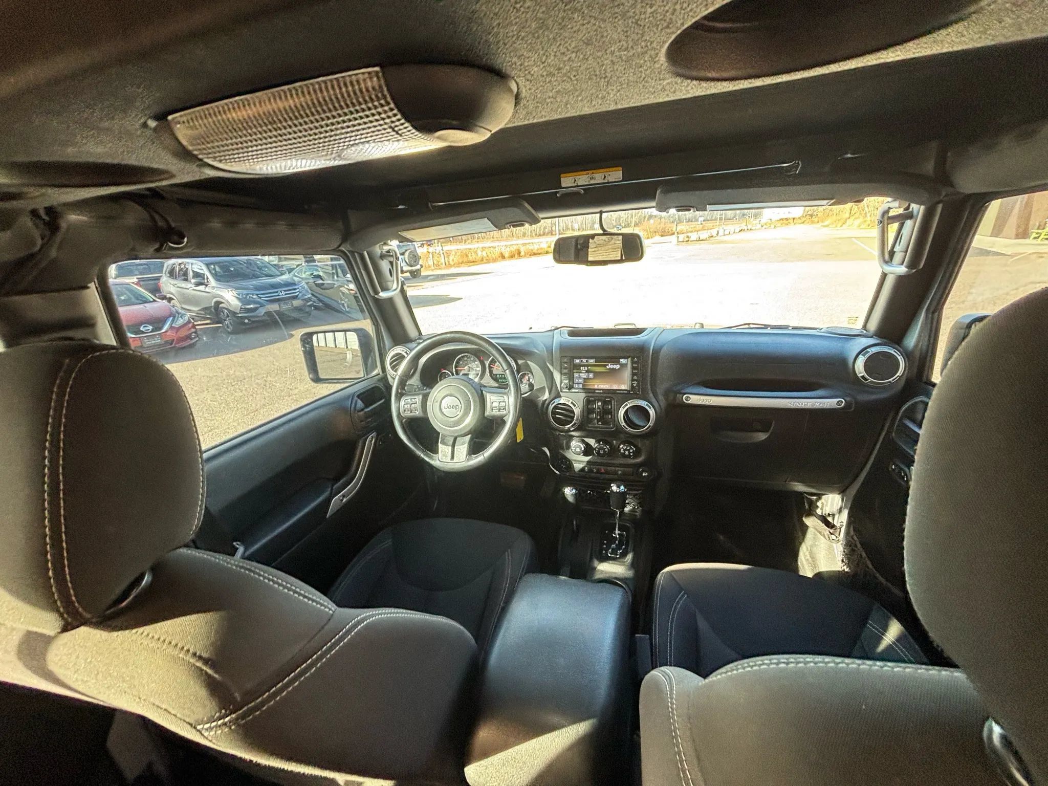 Used 2017 Jeep Wrangler Unlimited Sahara w/ Connectivity Group AWD/4WD image 34