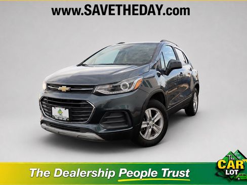 Used 2022 Chevrolet Trax LT w/ LT Convenience Package AWD/4WD image 1