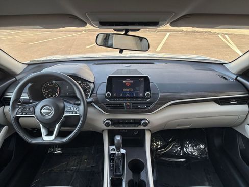 Used 2025 Nissan Altima 2.5 SV FWD image 34