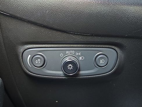 Used 2020 Chevrolet Equinox Premier image 23