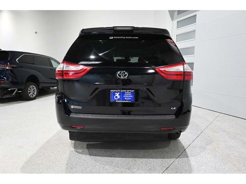 Used 2018 Toyota Sienna LE FWD image 7