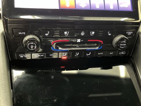 Used 2024 Jeep Grand Cherokee L Limited w/ Luxury Tech Group II image 24