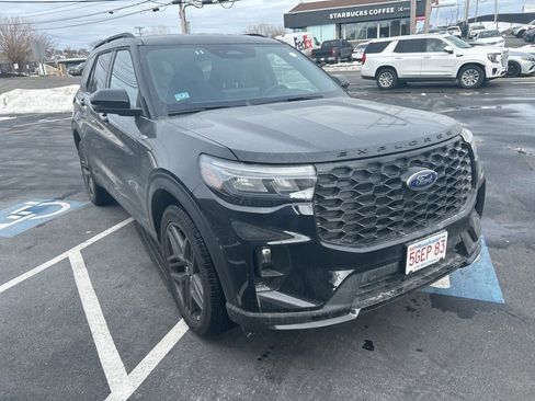 Used 2025 Ford Explorer ST-Line w/ ST-Line Street Pack image 2