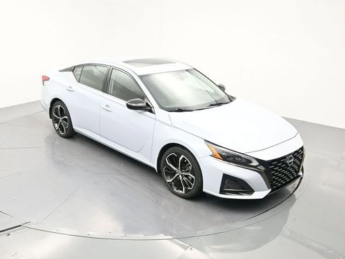 Used 2023 Nissan Altima 2.5 SR w/ SR Premium Package FWD image 17
