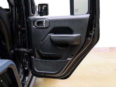 Used 2024 Jeep Wrangler Unlimited Rubicon w/ Technology Group AWD/4WD image 63