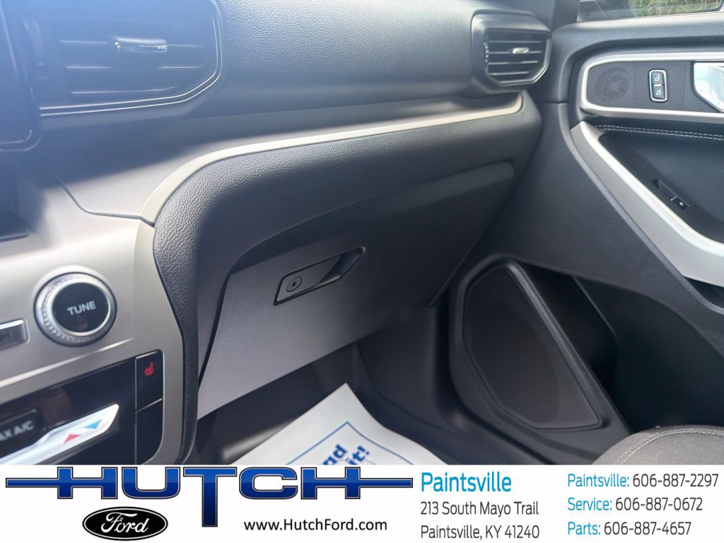 Used 2023 Ford Explorer XLT AWD/4WD image 42