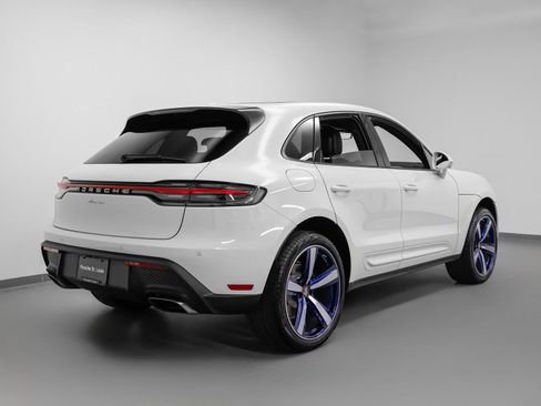 Certified 2025 Porsche Macan AWD/4WD image 10