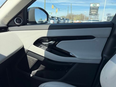 Used 2024 Land Rover Range Rover Evoque S image 31