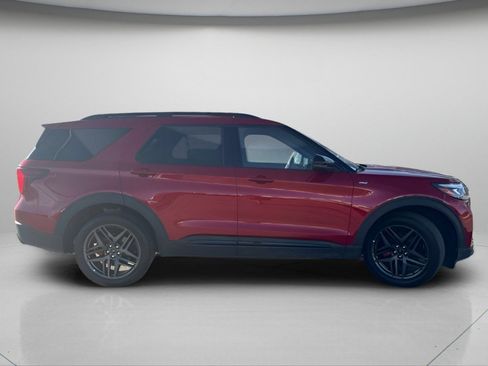 Used 2025 Ford Explorer ST-Line w/ ST-Line Street Pack AWD/4WD image 9