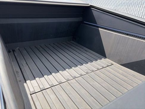 Used 2025 Tesla Cybertruck AWD Crew Cab image 4