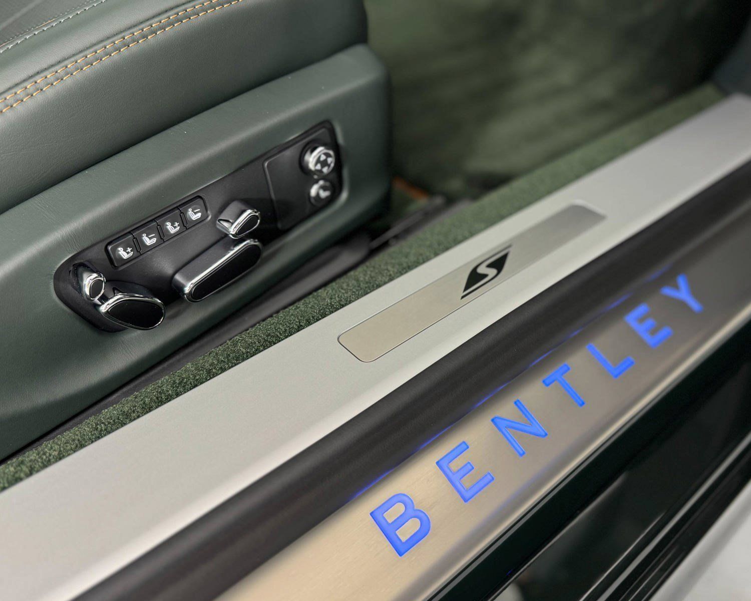 Used 2024 Bentley Continental GT V8 AWD/4WD image 38