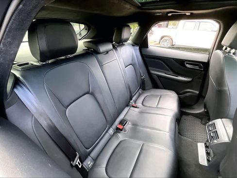 Used 2019 Jaguar F-PACE Premium image 19