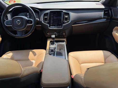 Used 2018 Volvo XC90 T6 Momentum w/ Convenience Package AWD/4WD image 2