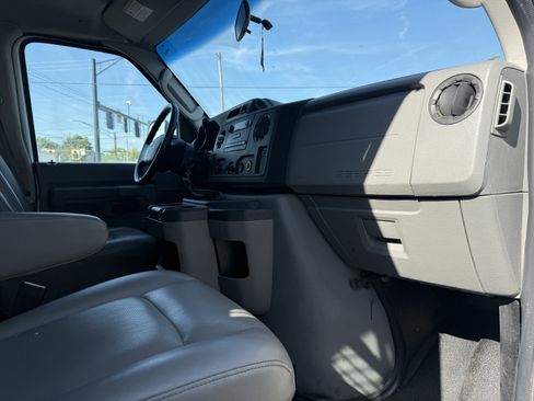 Used 2009 Ford E-350 and Econoline 350 Super Duty image 16