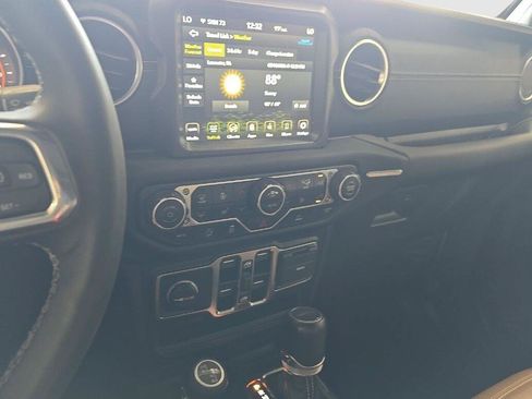Used 2023 Jeep Gladiator Overland w/ Cold Weather Group AWD/4WD image 9