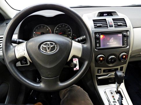 Used 2013 Toyota Corolla LE FWD image 16
