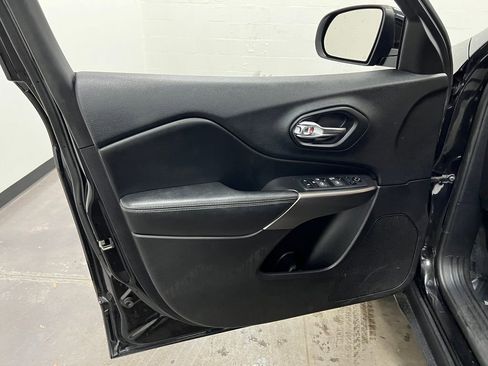 Used 2020 Jeep Cherokee Latitude w/ Cold Weather Group image 21