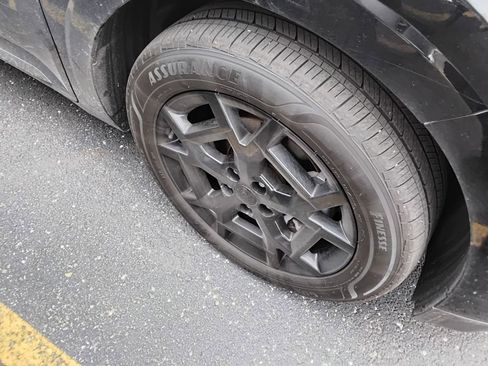 Used 2025 Kia Carnival SX w/ SX Dark Edition Package image 11