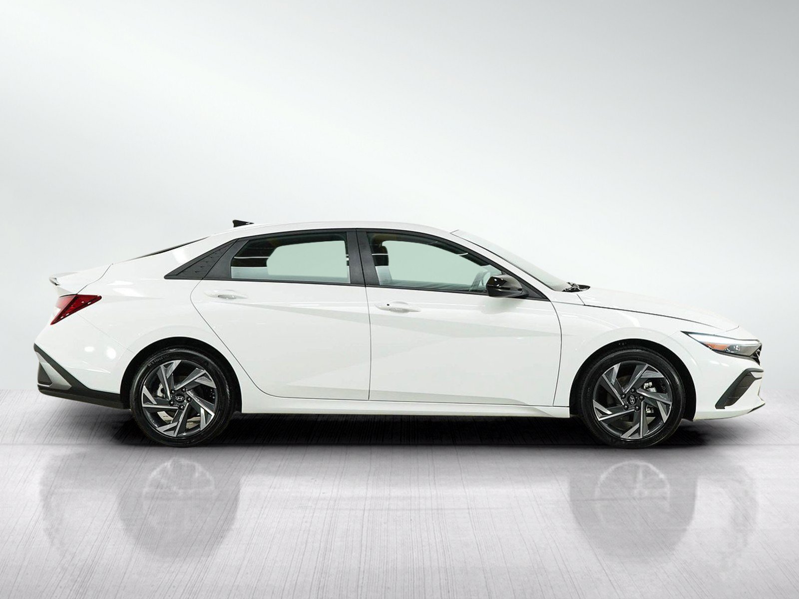 Certified 2025 Hyundai Elantra Sport FWD image 6