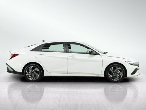 Used 2025 Hyundai Elantra Sport FWD image 6