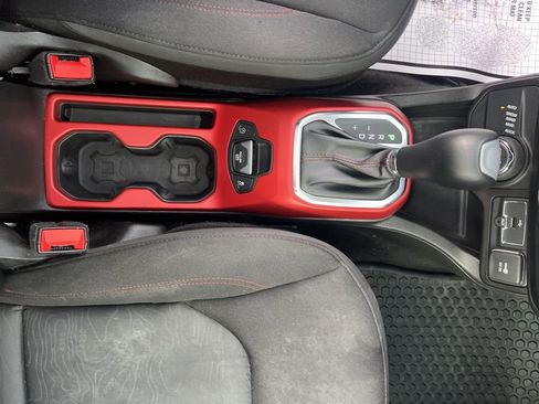 Used 2020 Jeep Renegade Trailhawk w/ Cold Weather Group AWD/4WD image 19