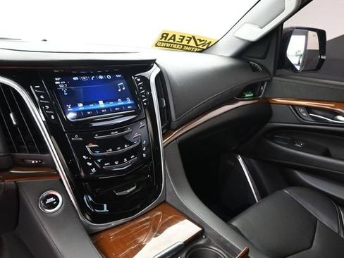 Used 2020 Cadillac Escalade Luxury w/ Escalade Sport Edition AWD/4WD image 22