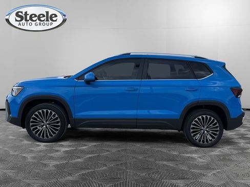 New 2025 Volkswagen Taos SE image 2