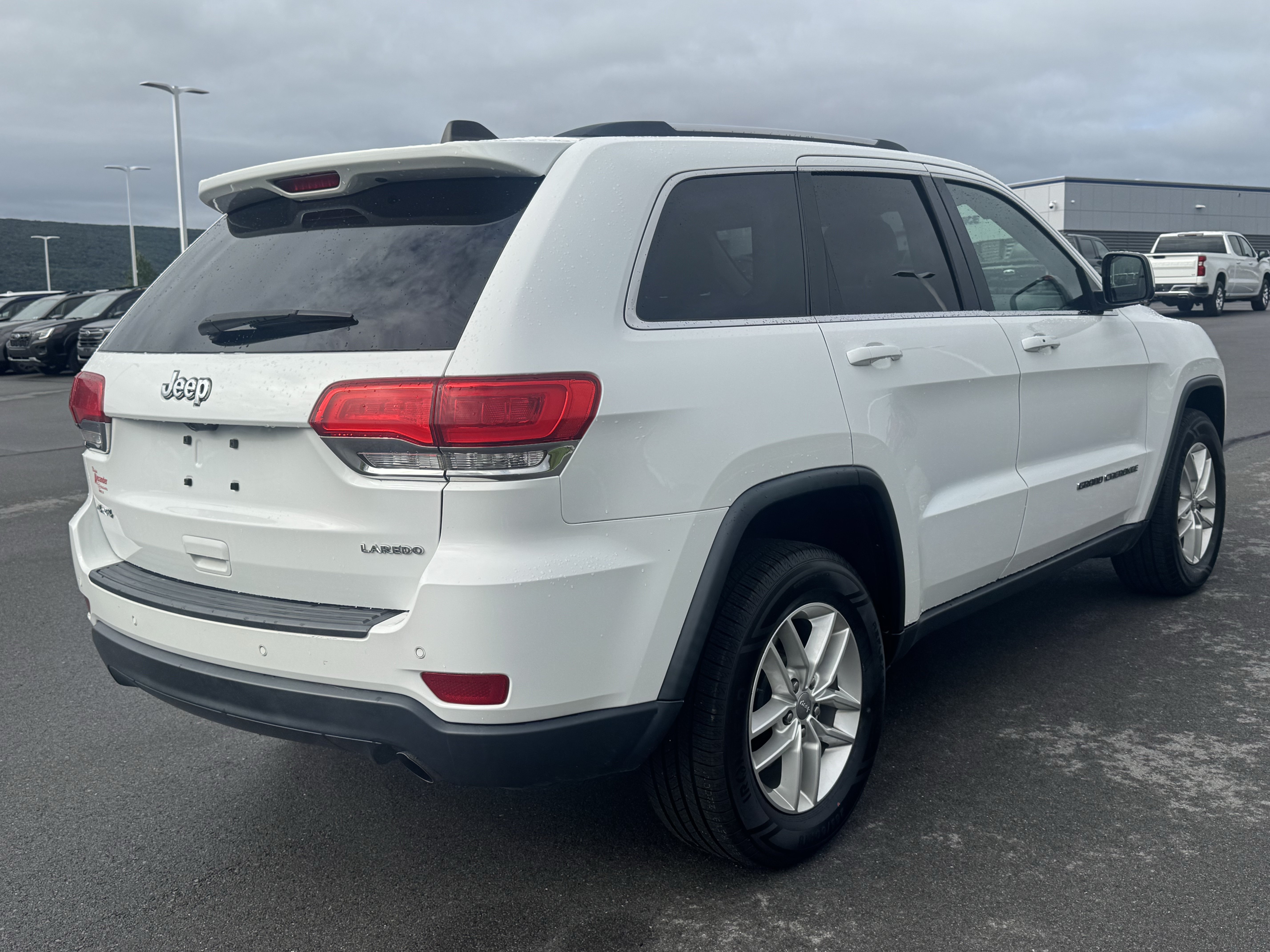 Used 2017 Jeep Grand Cherokee Laredo w/ Quick Order Package 23E AWD/4WD image 3