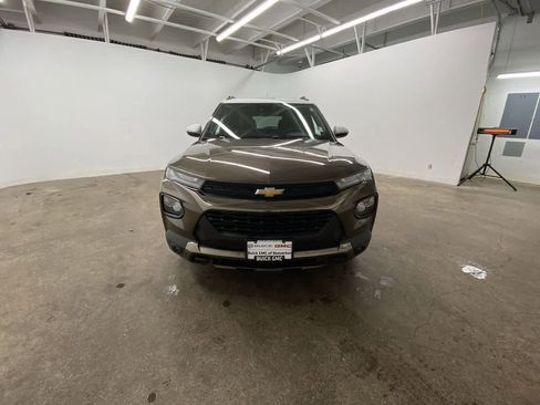 Used 2022 Chevrolet TrailBlazer ACTIV w/ Sun and Liftgate Package image 9