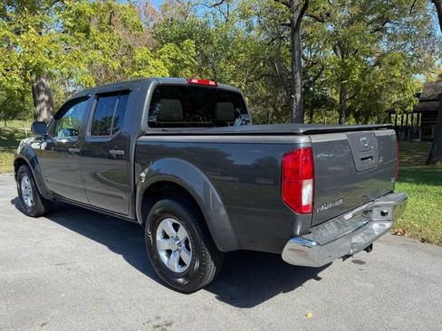 Used 2011 Nissan Frontier SV image 9