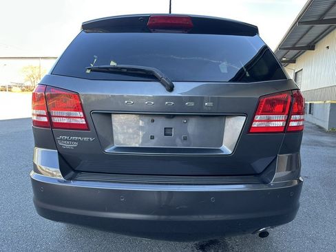Used 2020 Dodge Journey SE w/ SE Popular Equipment Group image 4