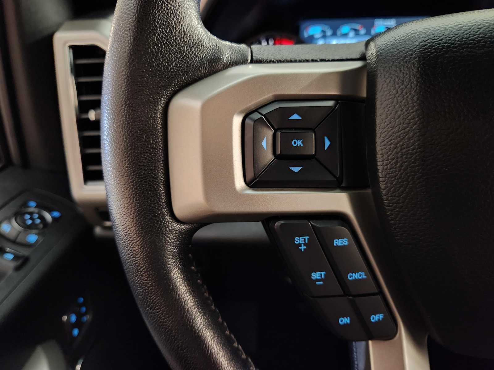 Used 2019 Ford F150 Lariat w/ Equipment Group 502A Luxury AWD/4WD image 27