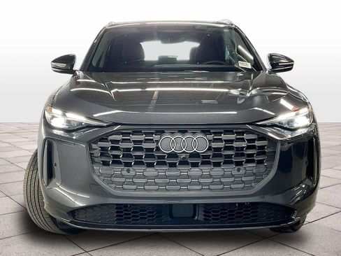 Used 2025 Audi Q5 Premium w/ Convenience Package image 3