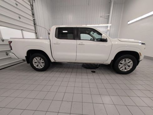 Used 2022 Nissan Frontier SV AWD/4WD image 11