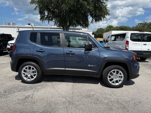 Used 2023 Jeep Renegade Latitude AWD/4WD image 10