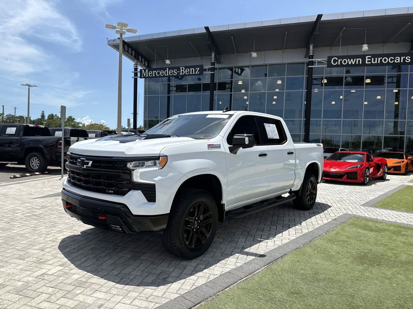 Used 2026 Chevrolet Silverado 1500 LT Trail Boss w/ LT Trail Boss Premium Package AWD/4WD image 2