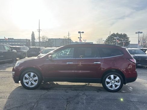 Used 2017 Chevrolet Traverse LT w/ Style and Technology Package image 8