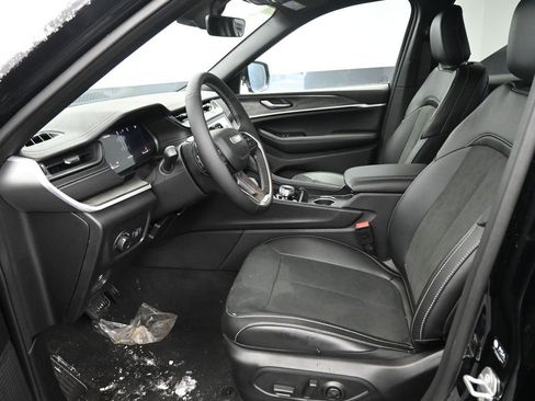 New 2026 Jeep Grand Cherokee Altitude image 10