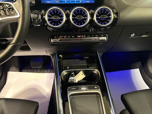 Used 2025 Mercedes-Benz GLA 250 4MATIC image 17