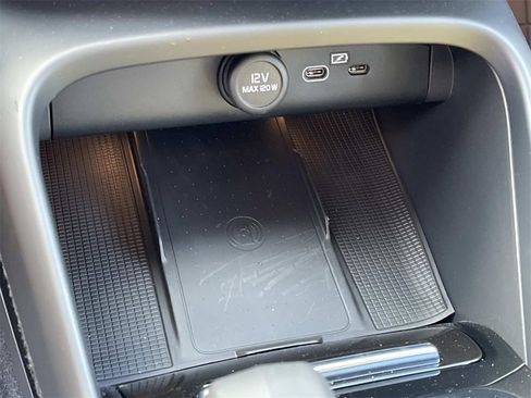 Used 2024 Volvo XC40 Recharge Plus w/ Protection Package Premier image 34