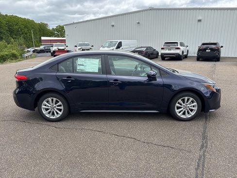 Used 2026 Toyota Corolla LE w/ LE Premium Package FWD image 8