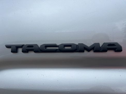 Used 2023 Toyota Tacoma SR5 w/ Technology Package AWD/4WD image 8