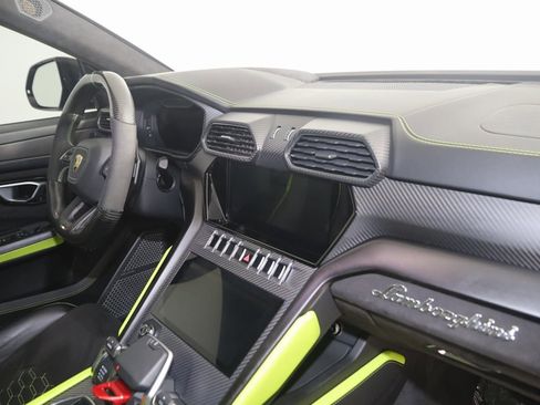 Used 2022 Lamborghini Urus image 73