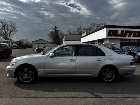 Used 2005 Lexus LS 430 w/ Ultra Luxury Pkg RWD image 8