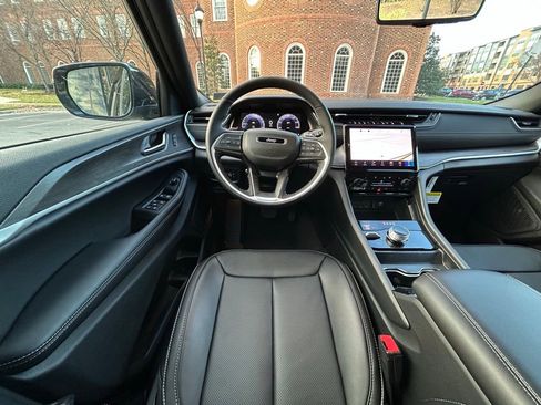 New 2025 Jeep Grand Cherokee Limited image 13